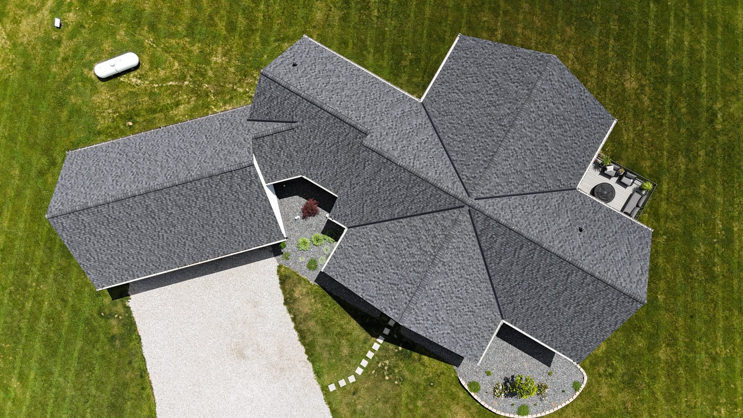 Florida home with Landmark Pewter roof