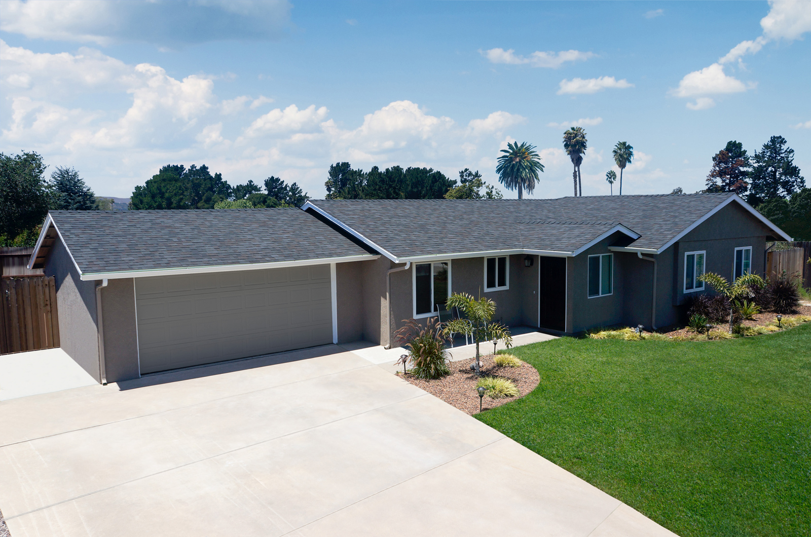 Florida home with Legacy Scotchgard Black Oak roof