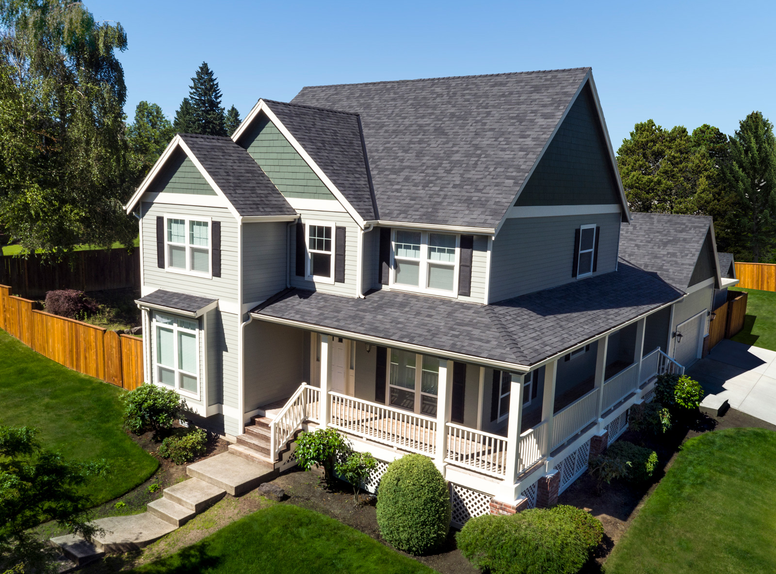 Florida home with Legacy Scotchgard Midnight Black roof