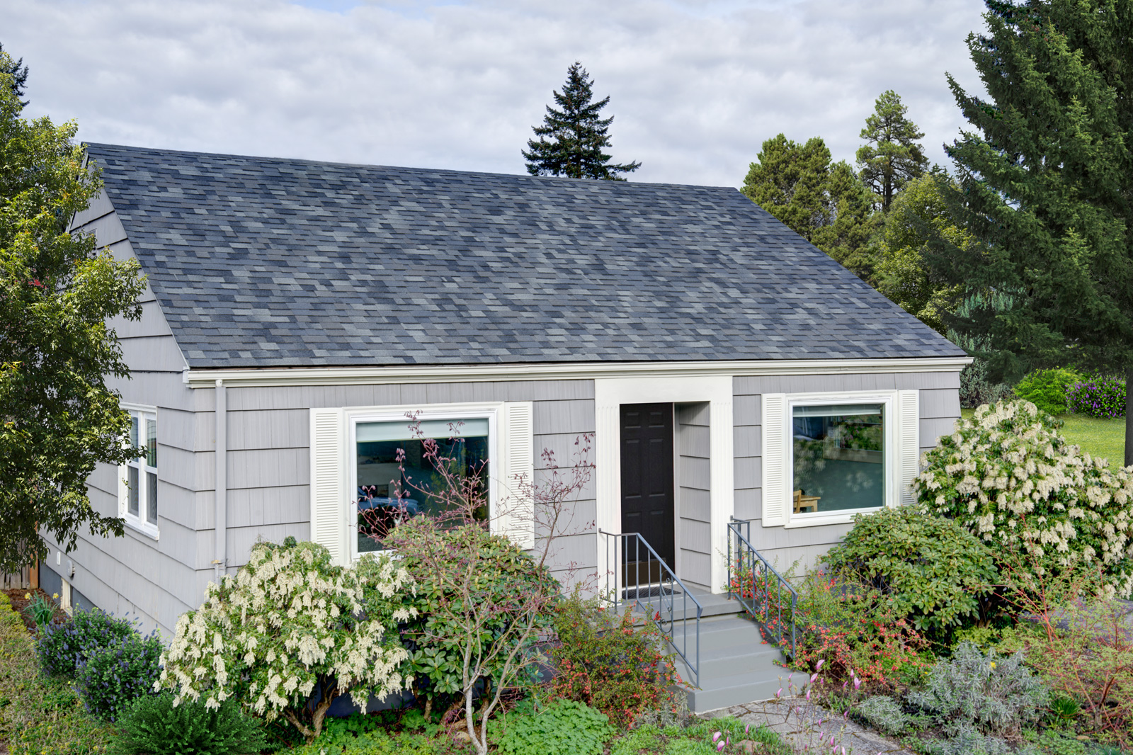 Florida home with Vista AR Storm Grey roof