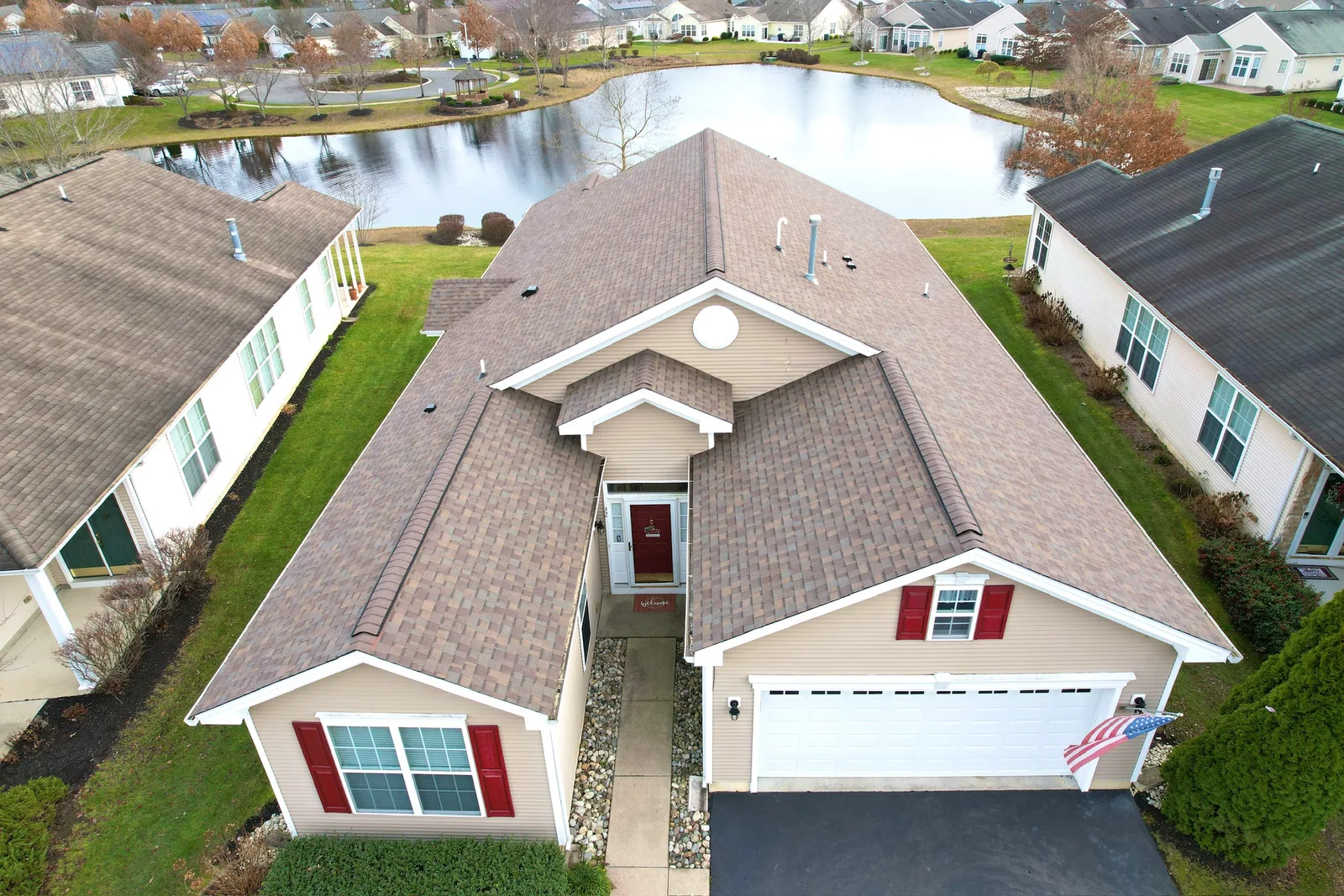 Florida home with Duration Teak roof
