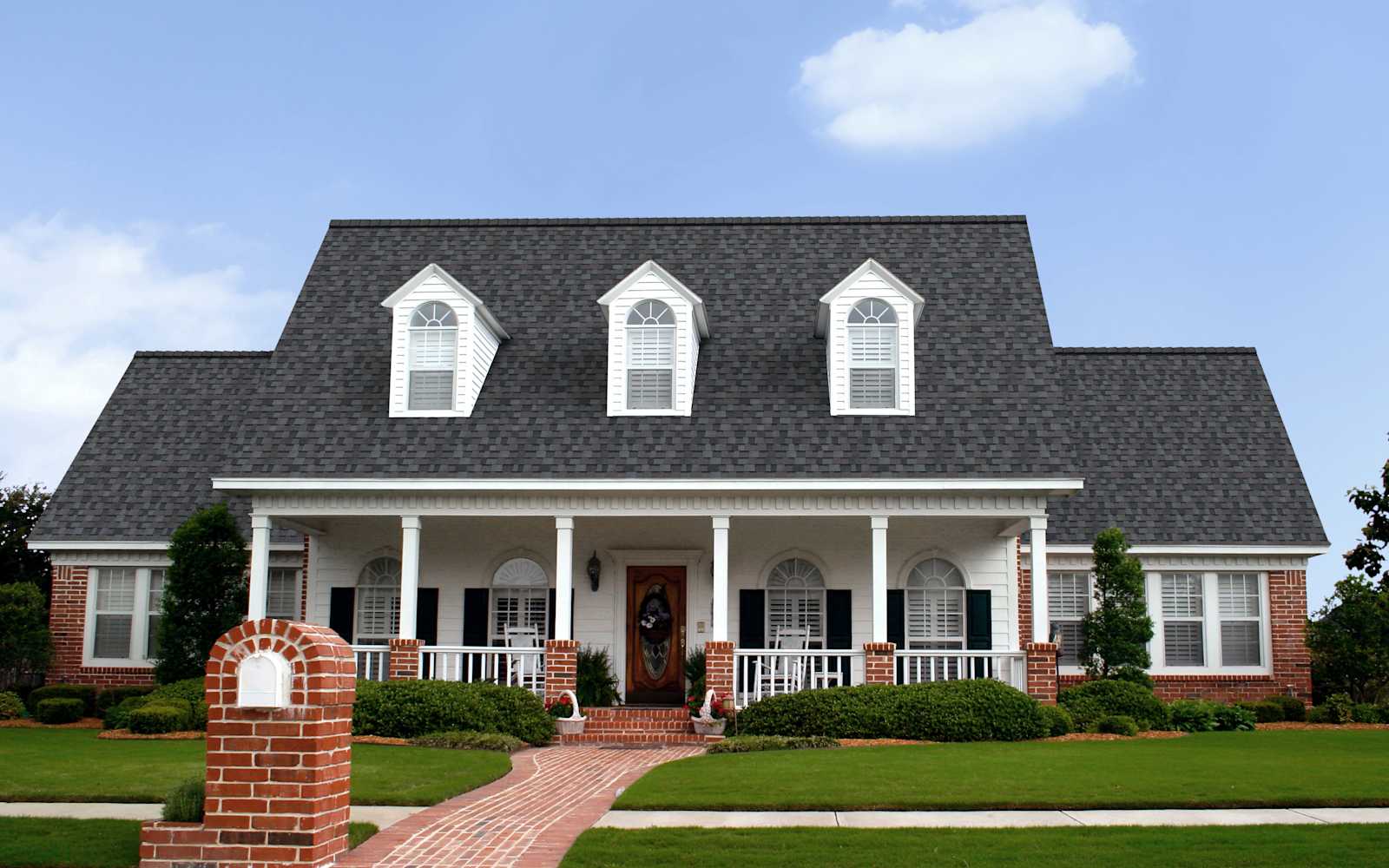 Home with Owens Corning Duration Williamsburg Gray roof