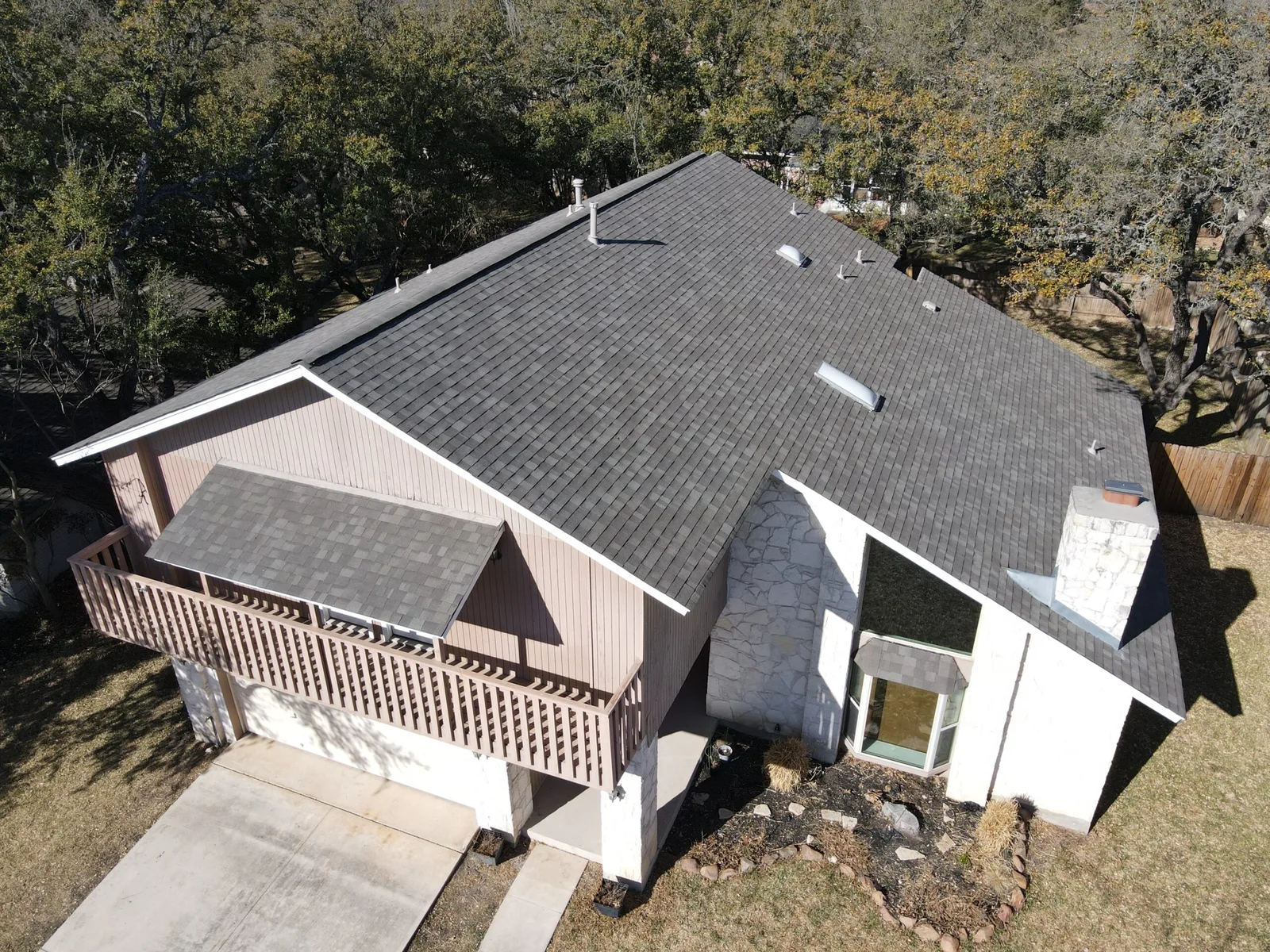 Florida home with Oakridge Driftwood roof