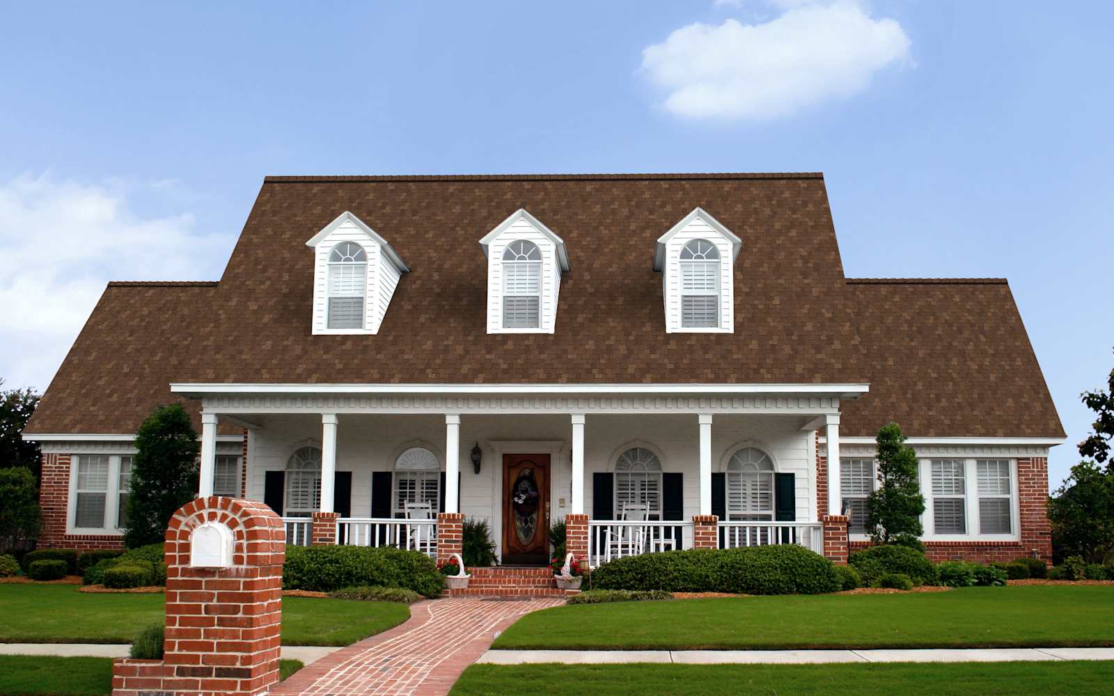 Home with Owens Corning Woodcrest Timber roof